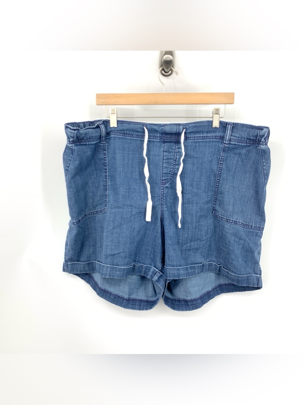 Lane Bryant Women Size 20 Shorts Light Chambray Denim Pull On Boyfriend Midi